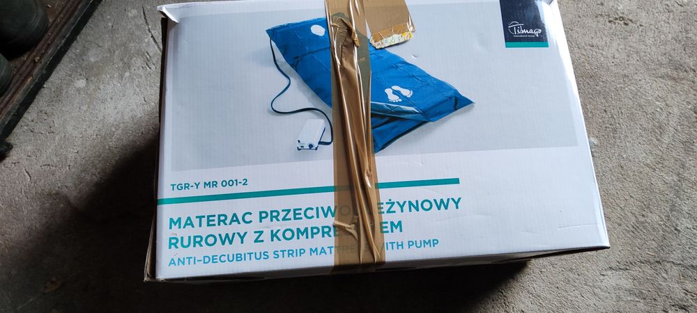 Materac przeciwodleżynowy rurowy z kompresorem.