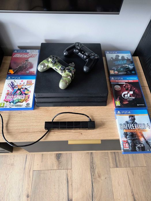 PS4 PlayStation 4 PRO !!! Kamera , gry (5 gier)