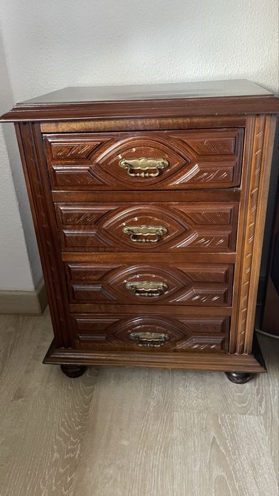 Mobilia de quarto completo em madeira