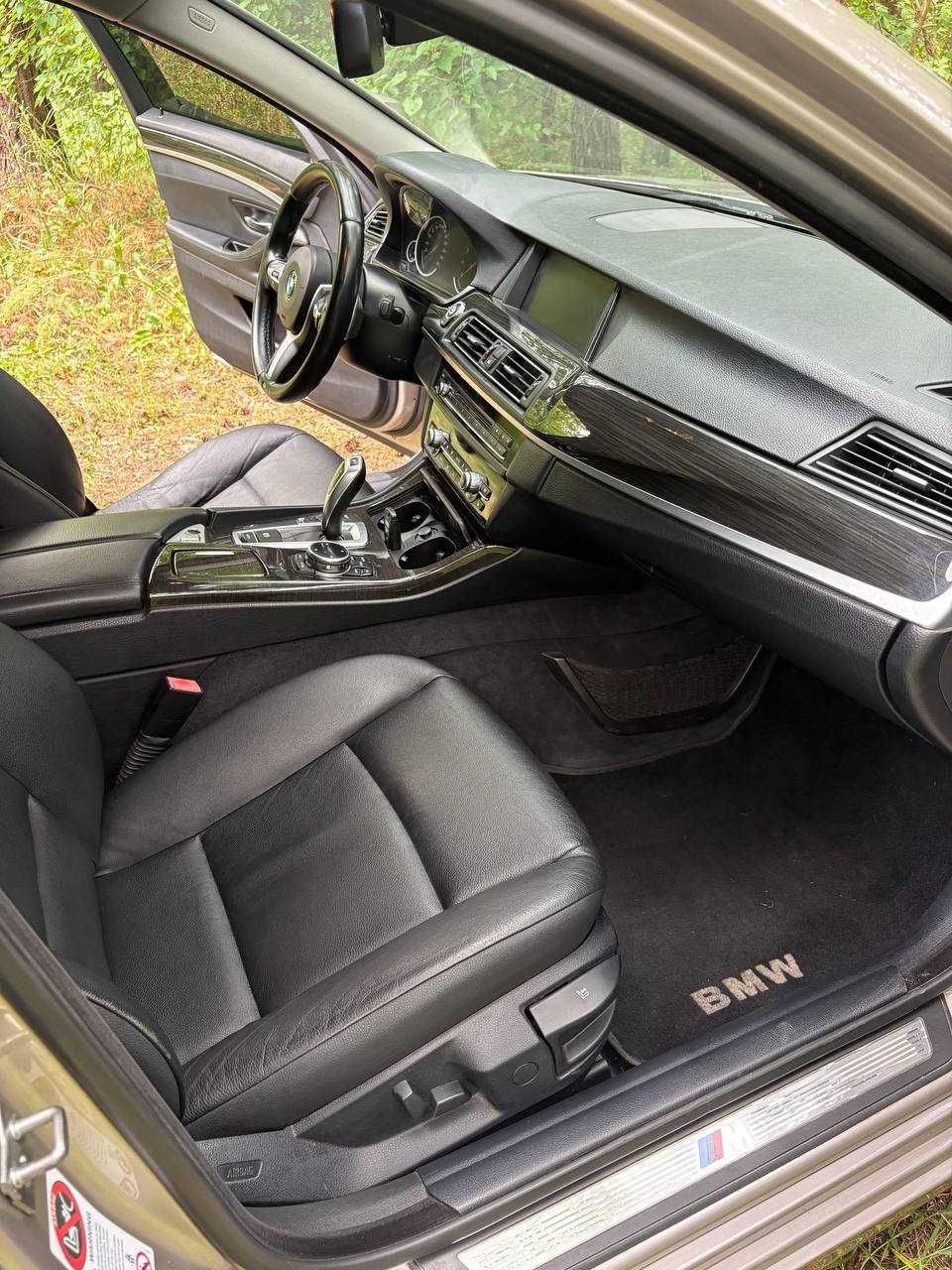 Офіційна BMW 5 series F10 в гарному стані М руль