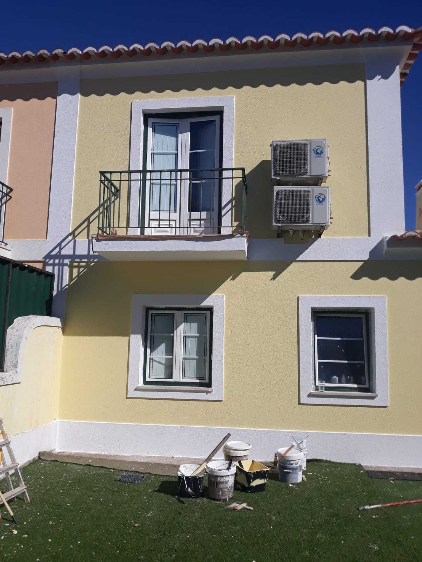 Pintor faz trabalhos de pinturas  e envernizamentos linha de sintra