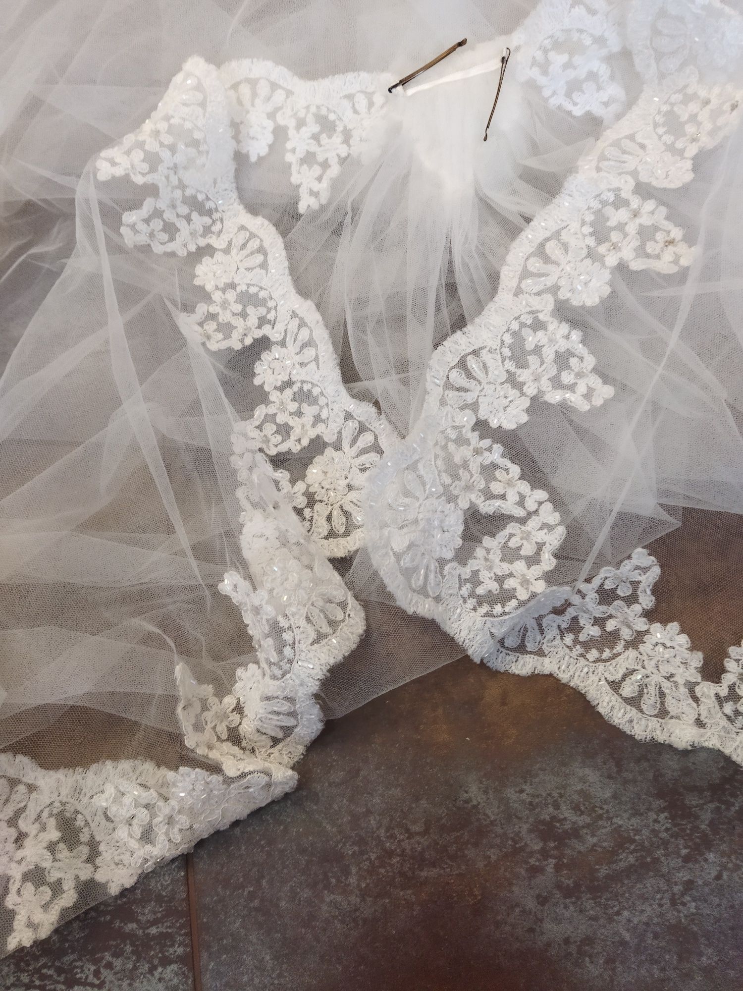 Véu de noiva em tule e renda de organza