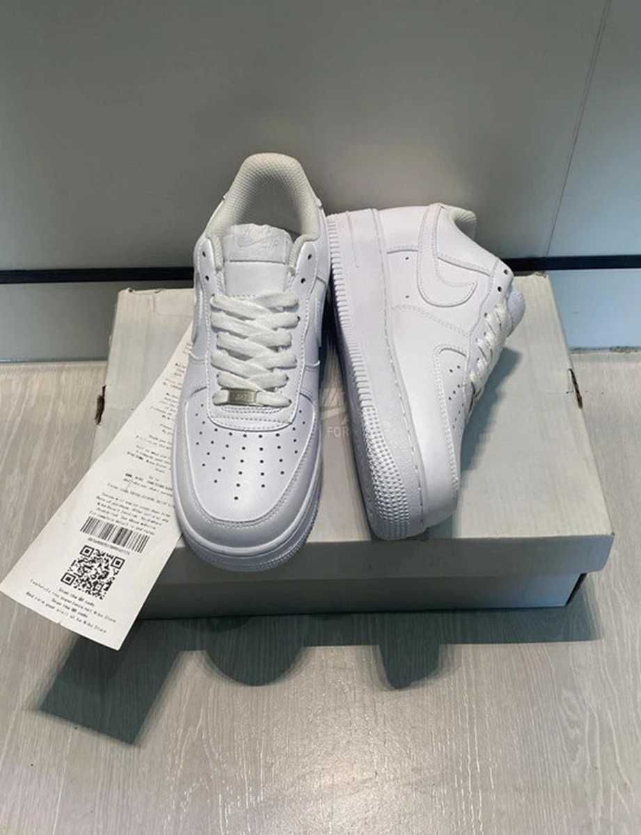 Białe tenisówki damskie Nike Air Force 1 '07, rozmiar 39