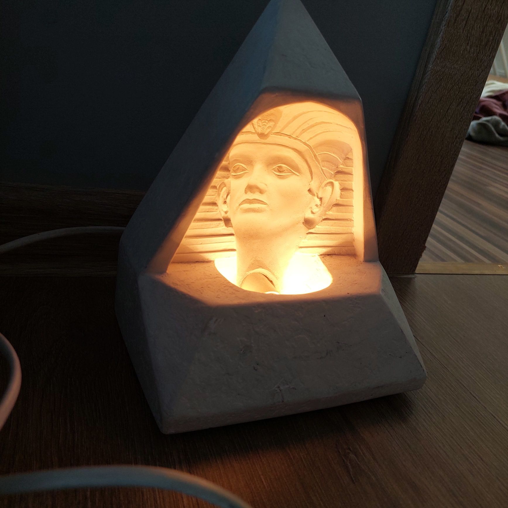 Lampa ozdobna Faraon 3D,  wodzi wzrokiem