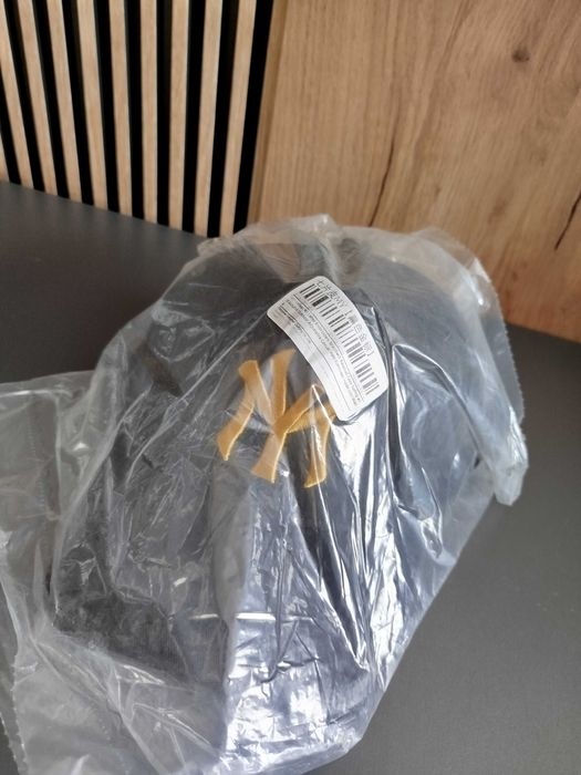 Klasyczna Czapka z Haftem – Styl i Wygoda na Co Dzień!