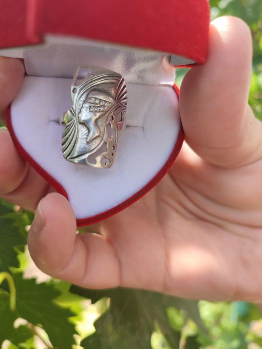 Продам срібну каблучку