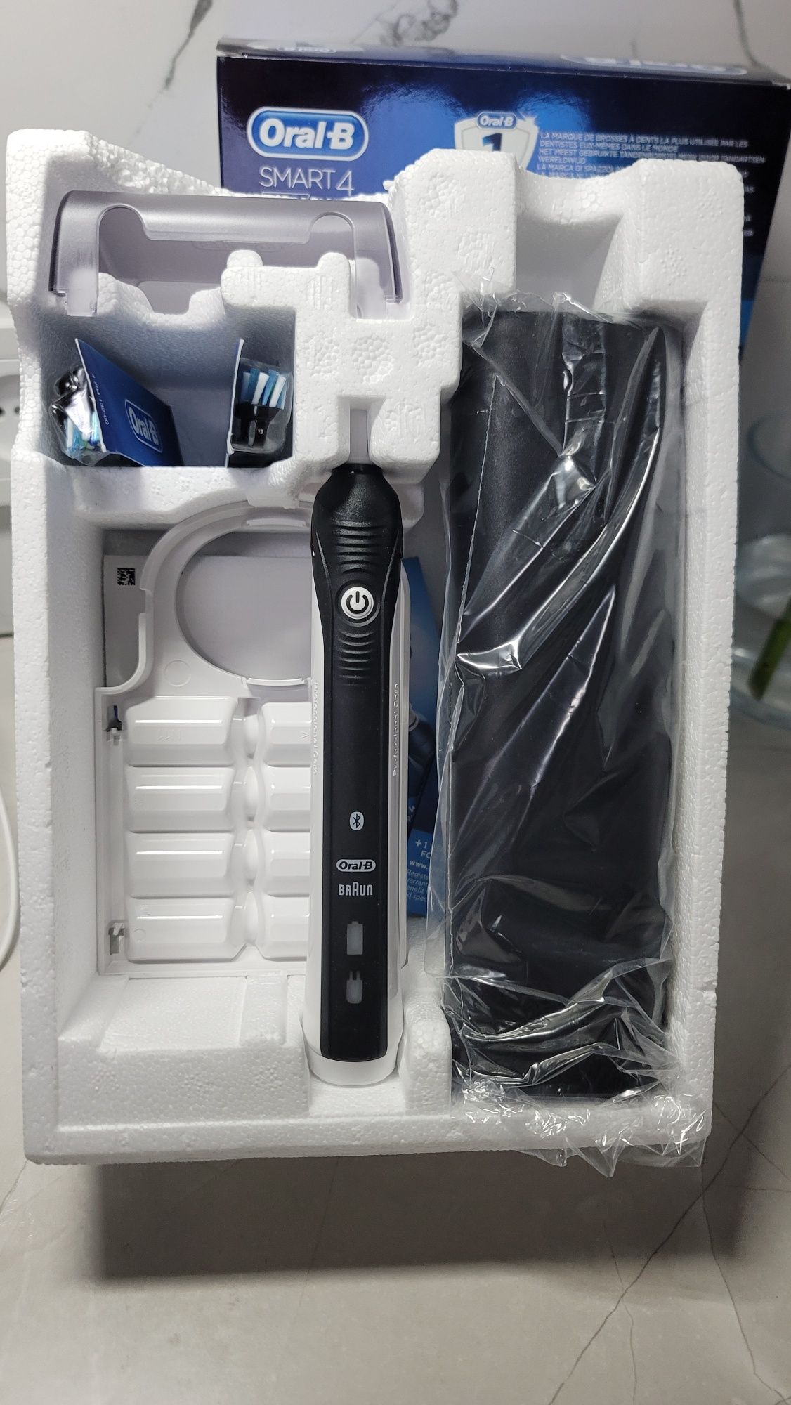 Електрична зубна щітка Oral-B Smart4