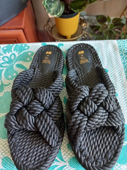 Продам босаножки,шлепки,тапочки