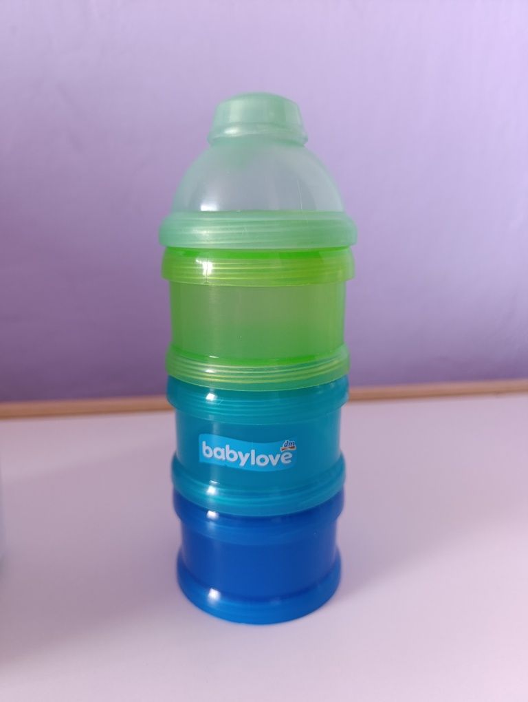 Pojemnik na mleko i butelki