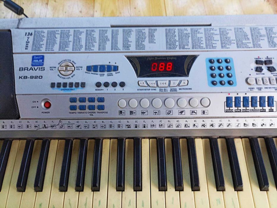 Продам синтезатор BRAVIS 920 (пошкоджений)