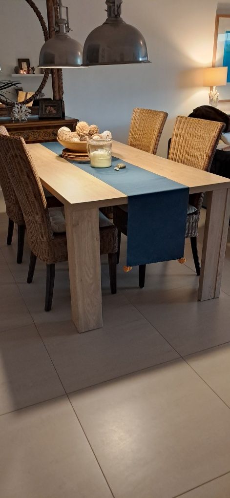 Mesa de jantar Dining table,