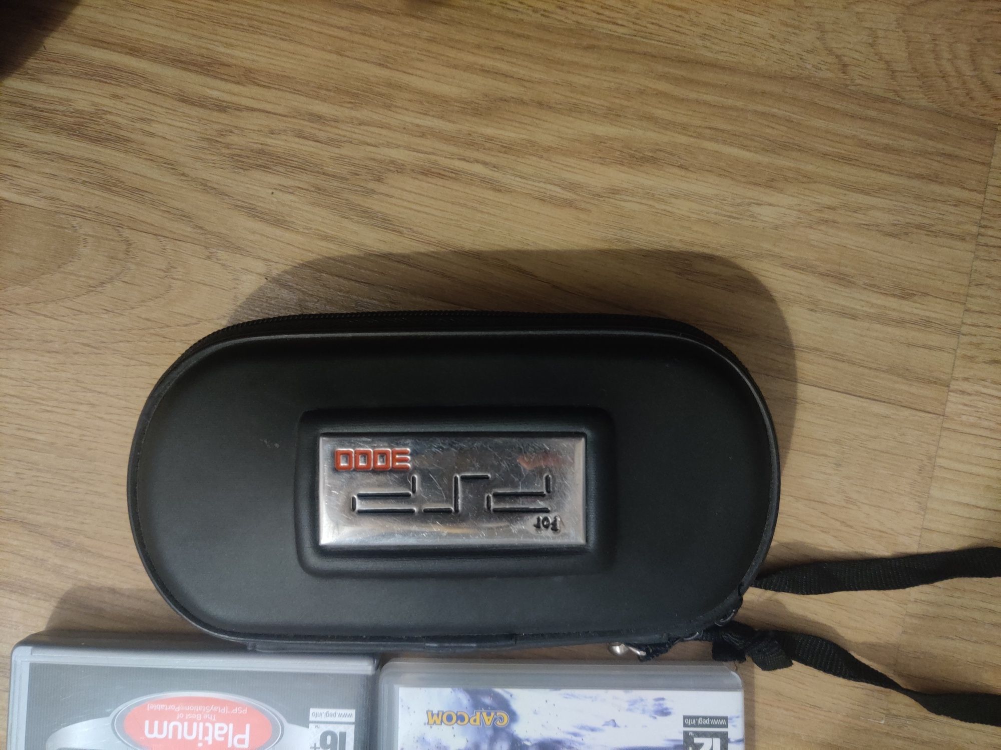 PSP z baterią do wymiany z 4 grami
