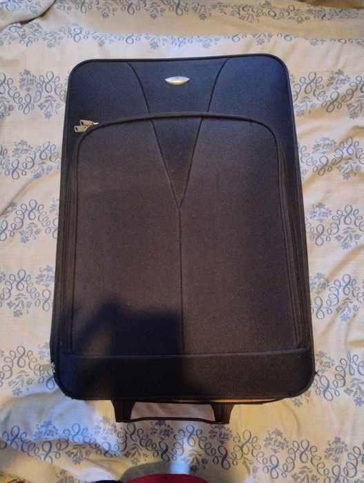Nowa duża walizka 49 cm X 72 cm X 24 cm