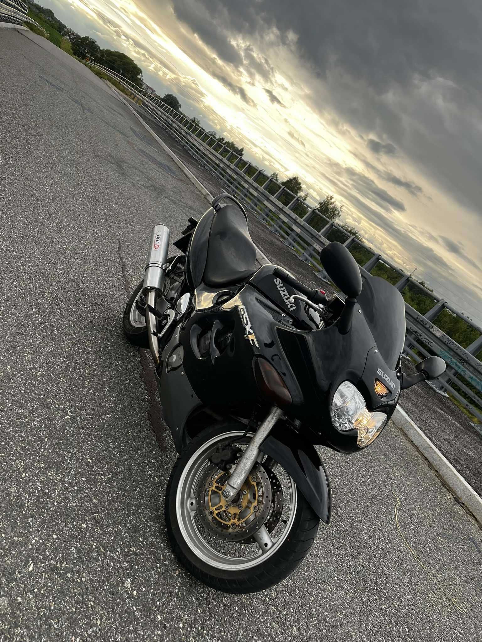 **Sprzedam Suzuki GSX600F**