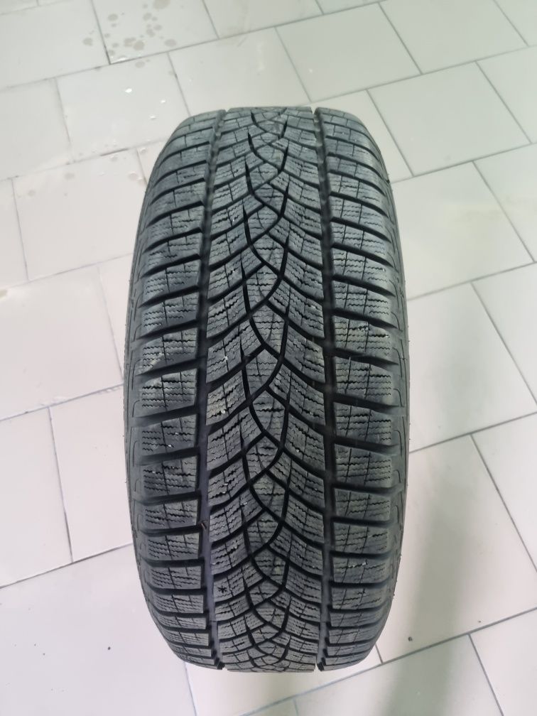 Преміум зимні шини GoodYear UltraGrip Performance+ 225/55 r17 2021 рік