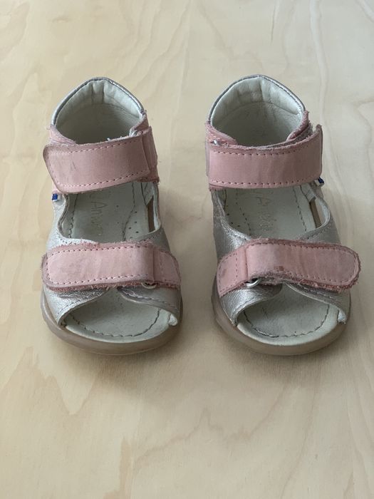 Skórzane sandałki dla dziewczynki Ameko 20