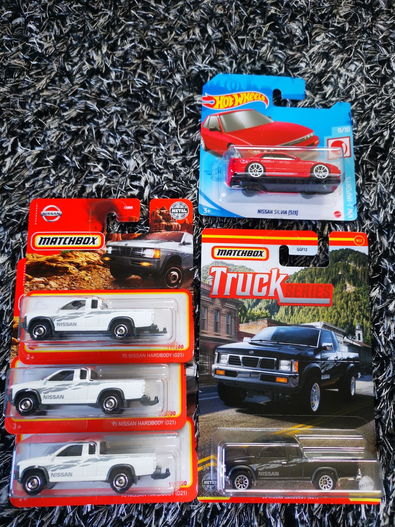 Nissan Hot wheels novo com portes incluídos