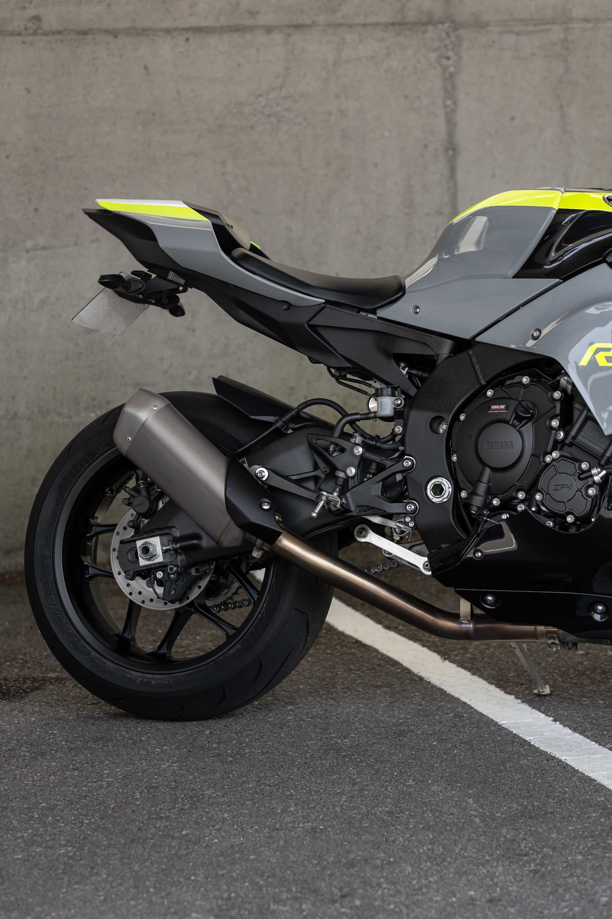 Yamaha R1 2024 *OFERTA NOVA PINTURA LacagemArt*