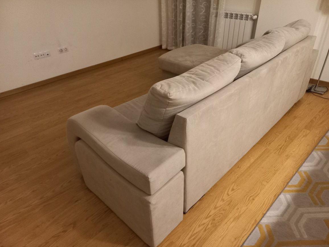 Sofá com chaise longue cinza claro- usado