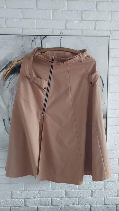 Długa spódnica zapinana na zamek r.44