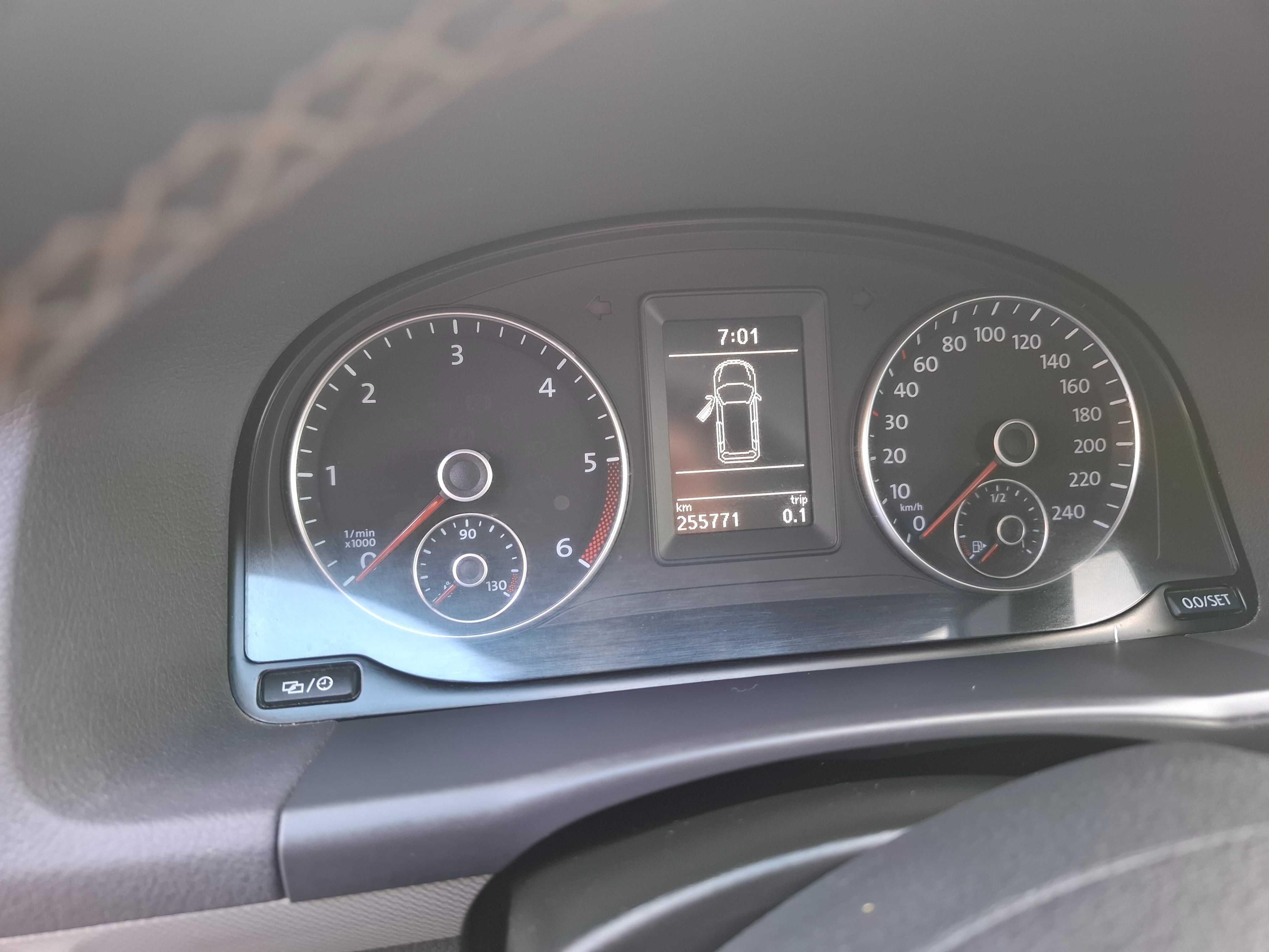 Sprzedam VW TOURAN 2O12 R