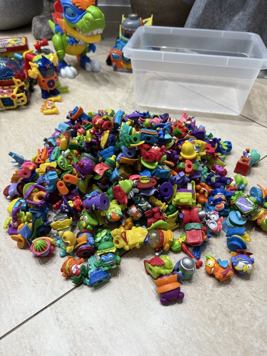 Super Things postacie , autka , kapsuły , smok itd