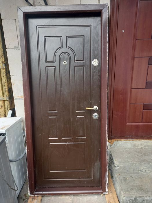 Бронедвери входные антивандальные