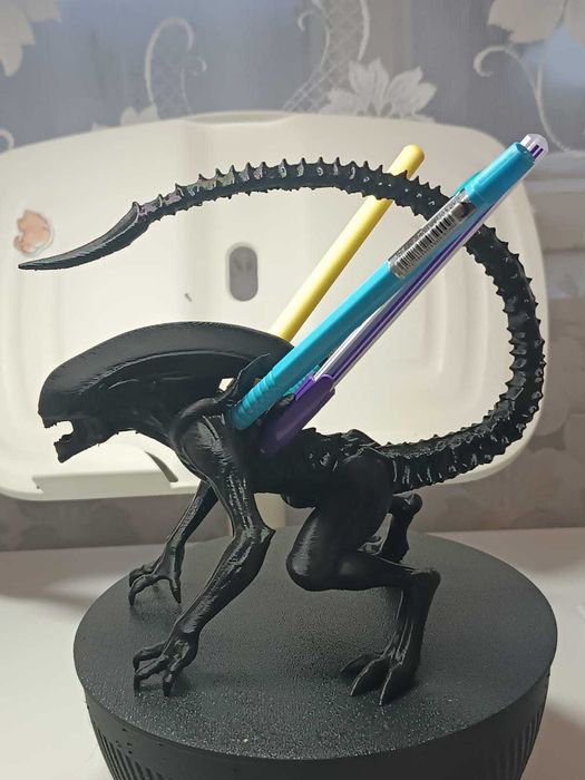 Статуетка-холдер для ручок AlienPen/ олівців.