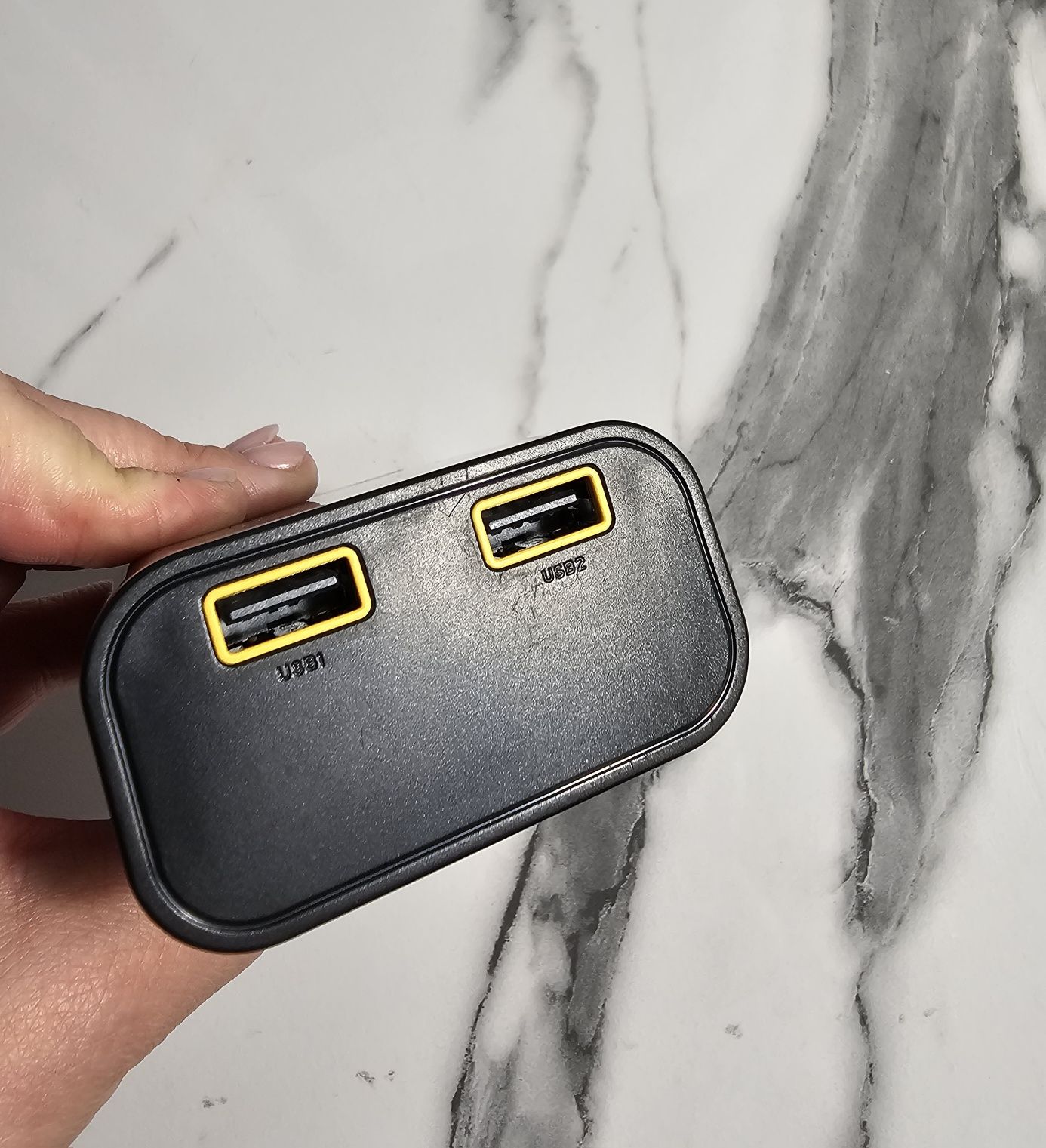 PowerBank 10000 mAh z latarką mało używany czarny