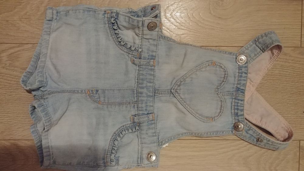 Spodenki na szelkach ogrodniczki. Ogrodniczka