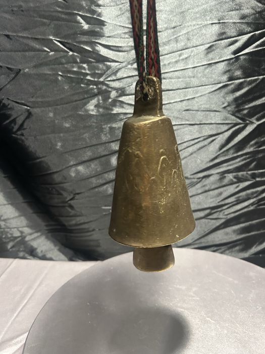 Duży dzwonek z mosiądzu – ręcznie wykonany – skandynawski styl vintage