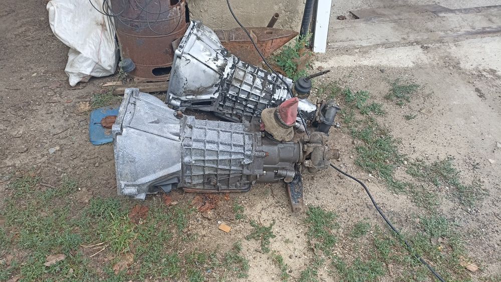 Двигателя ваз-21011,и есть с запорожца.40.