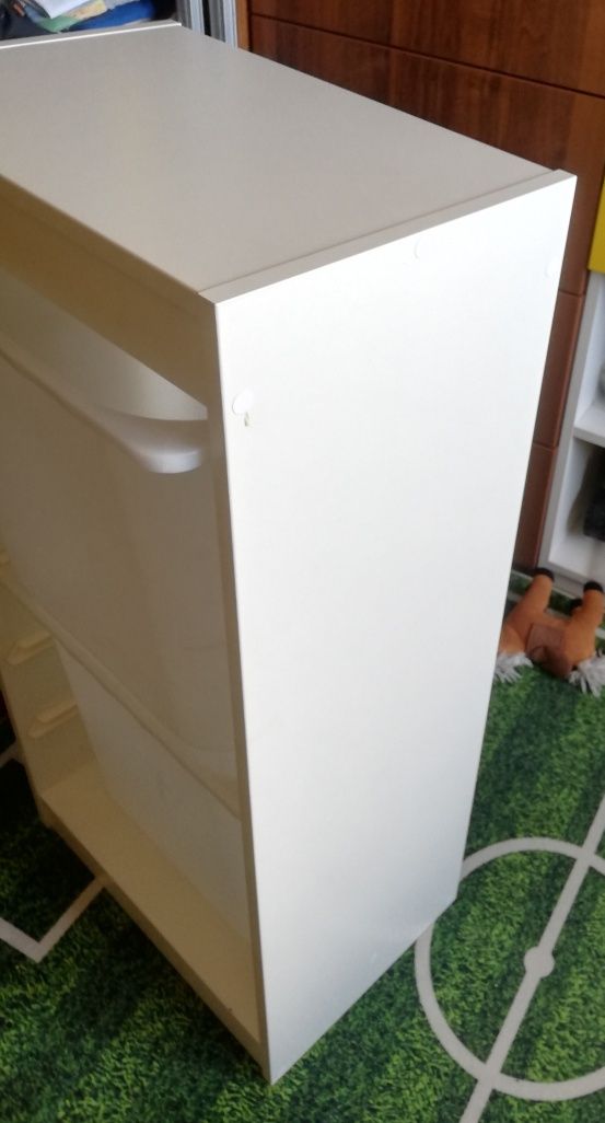 Regał Ikea Trofast z pojemnikami
