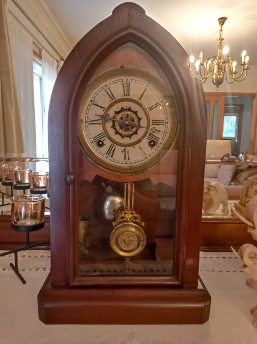 Antiguidades: Relógio Antigo de Corda com Pêndulo – Cerca de 200 Anos