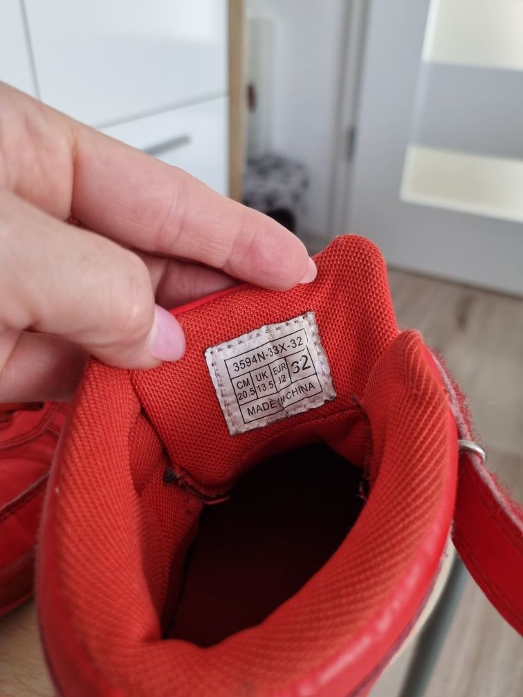 Buty czerwone Reserved  dla chłopca roz 32