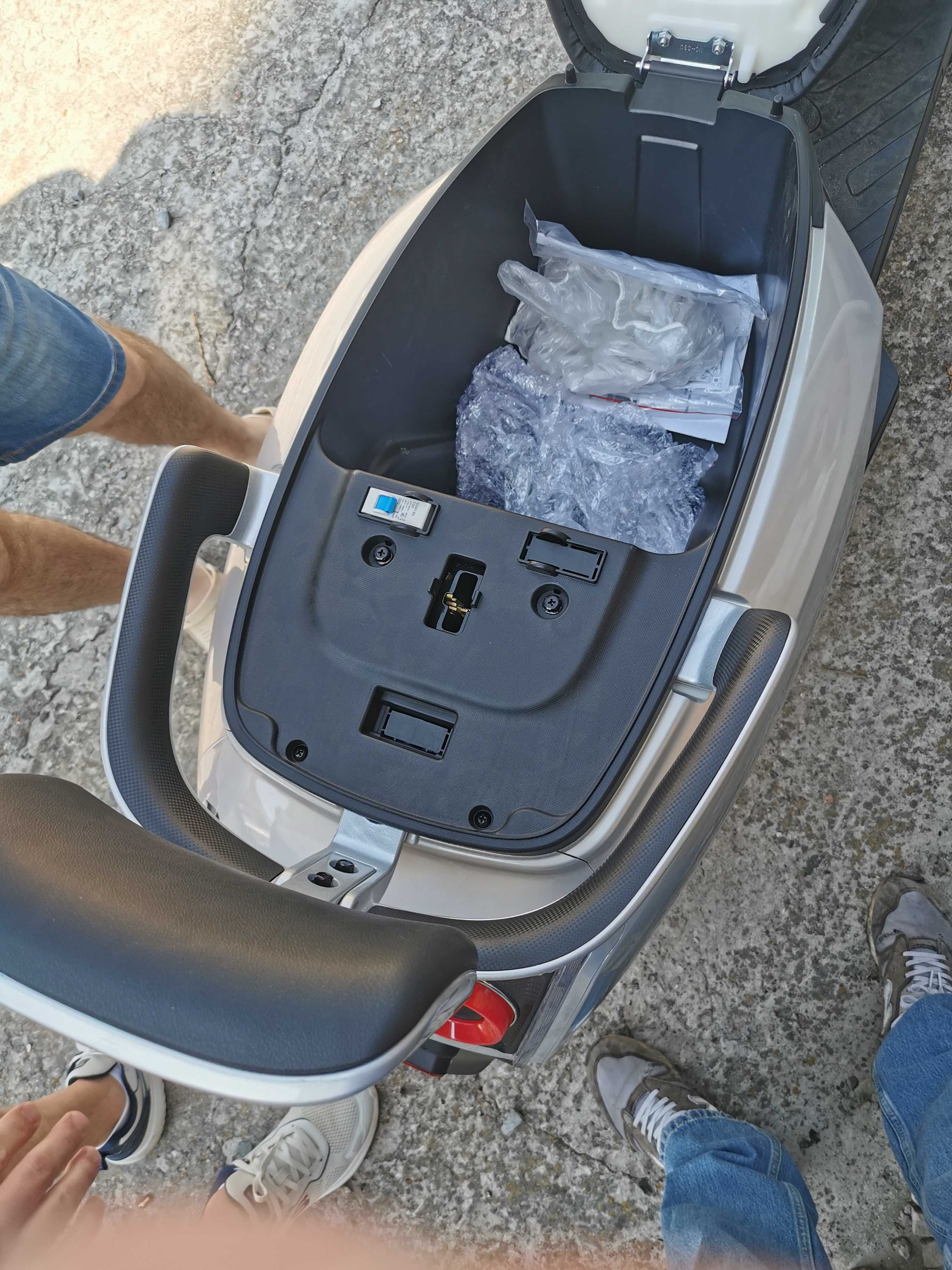 Електроскутер GTM Flex 1500W 72V 26Ah (83817)
с гарантией без пробега