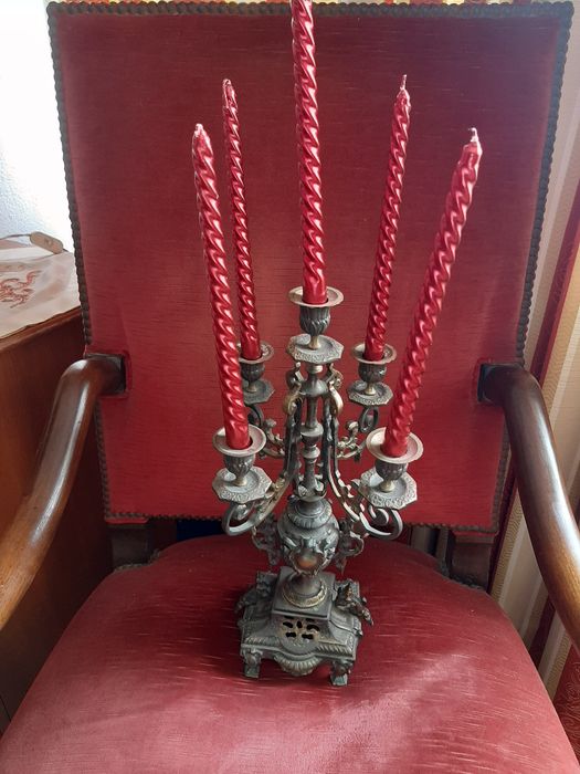 Castiçal em ferro forjado