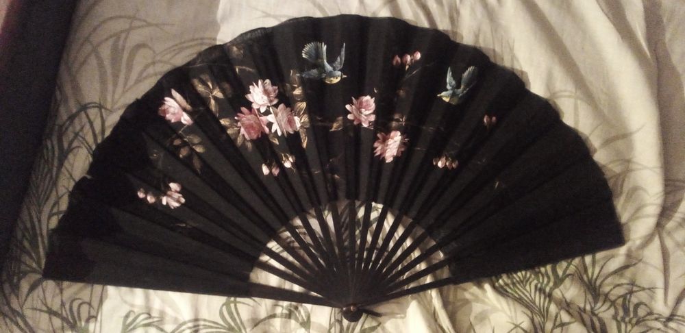 Продам вінтажні віяла