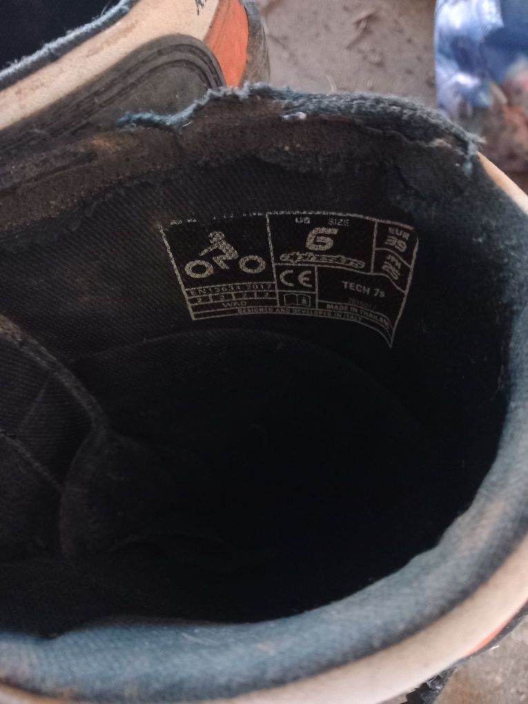 Vendo botas mais capacete