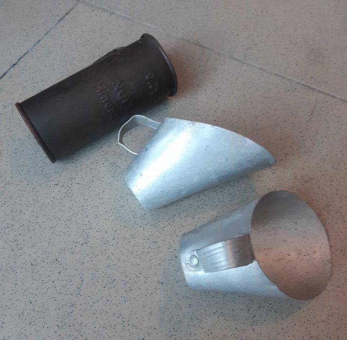 Antigos Recipientes de medição em alumínio