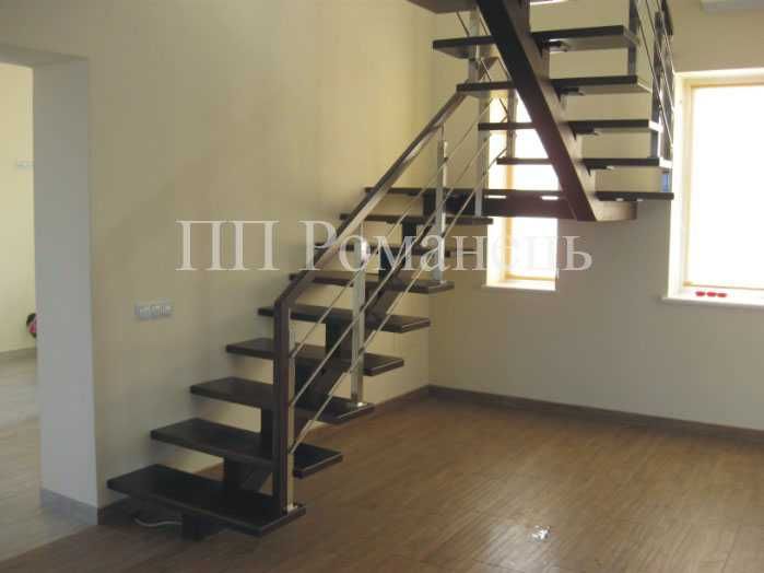 Відкриті сходи на металевому каркасі Львів