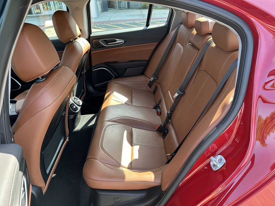 Alfa Romeo Giulia      2018