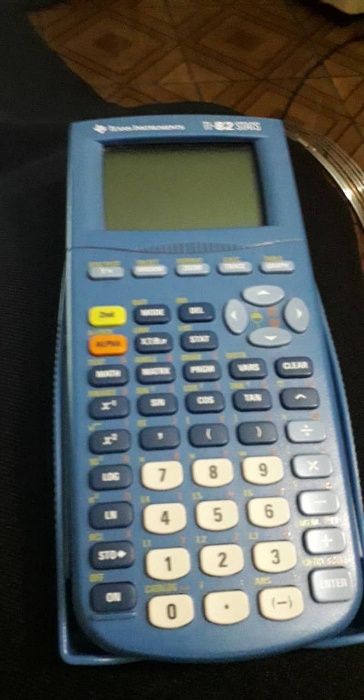 CALCULADORA TI-82 STATS - Texas instruments