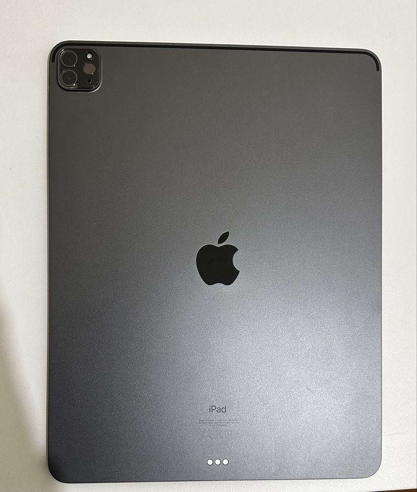 iPad 12.9 (5-gen) + Magic Keyboard - como novo