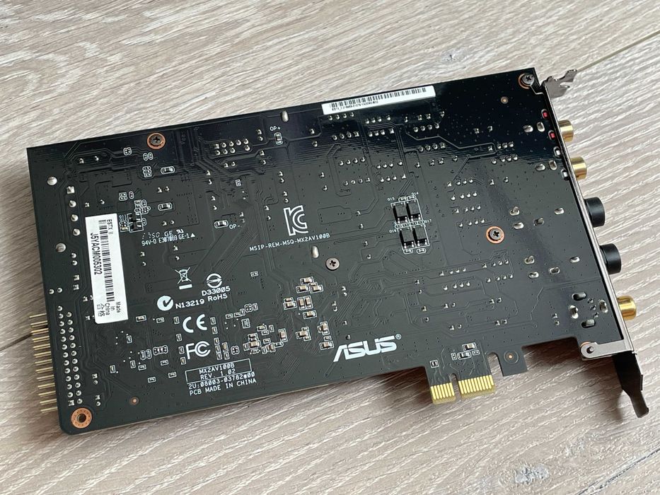 Звукова карта ASUS Essence STX II класу Hi-End (MUSES 1x8820/2x8920)