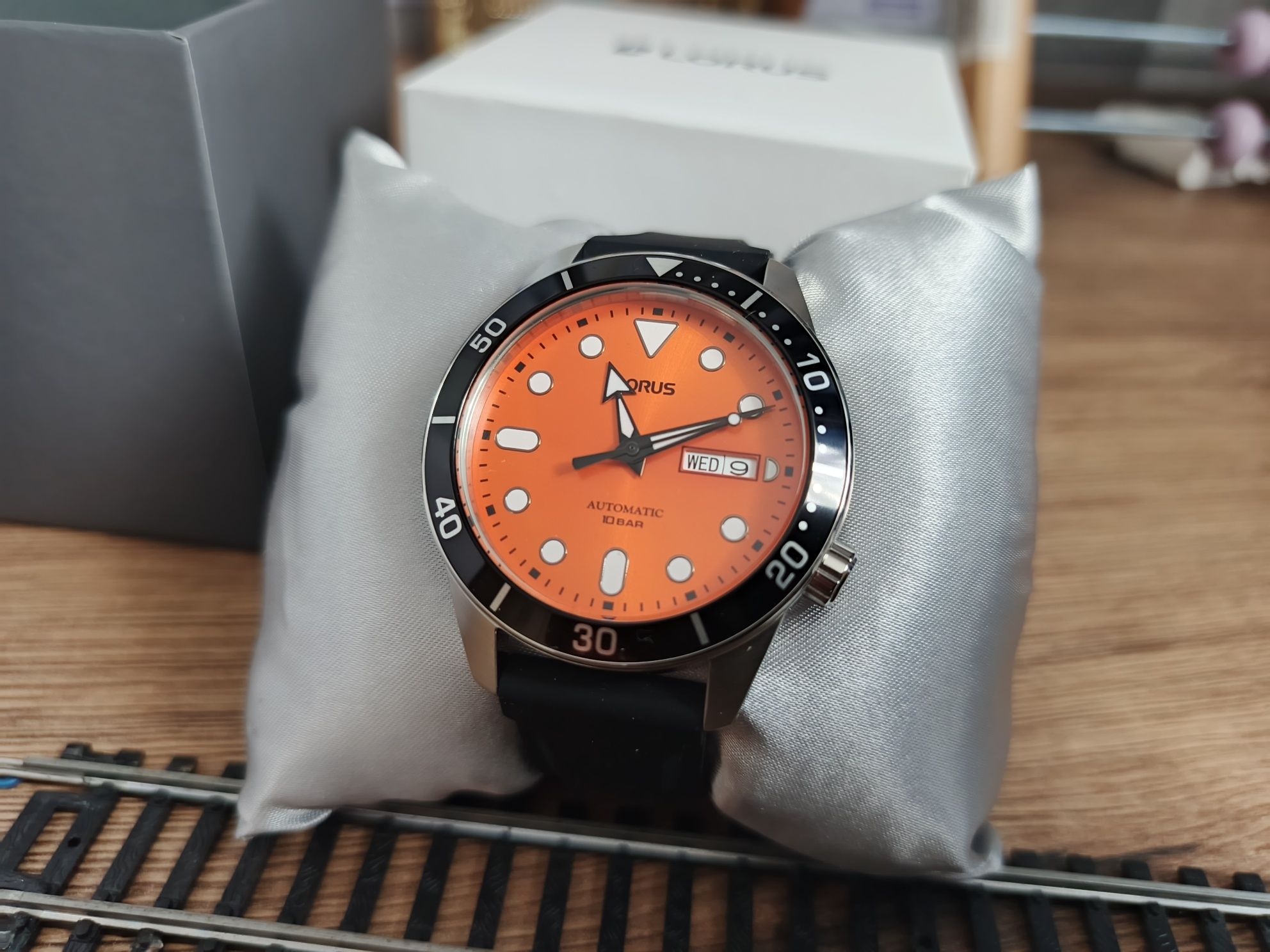Zegarek Lorus automat Orange