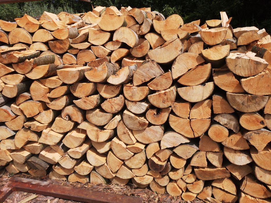 Drewno kominkowe opałowe sezonowane na aucie możliwość pomiaru.
Posiad