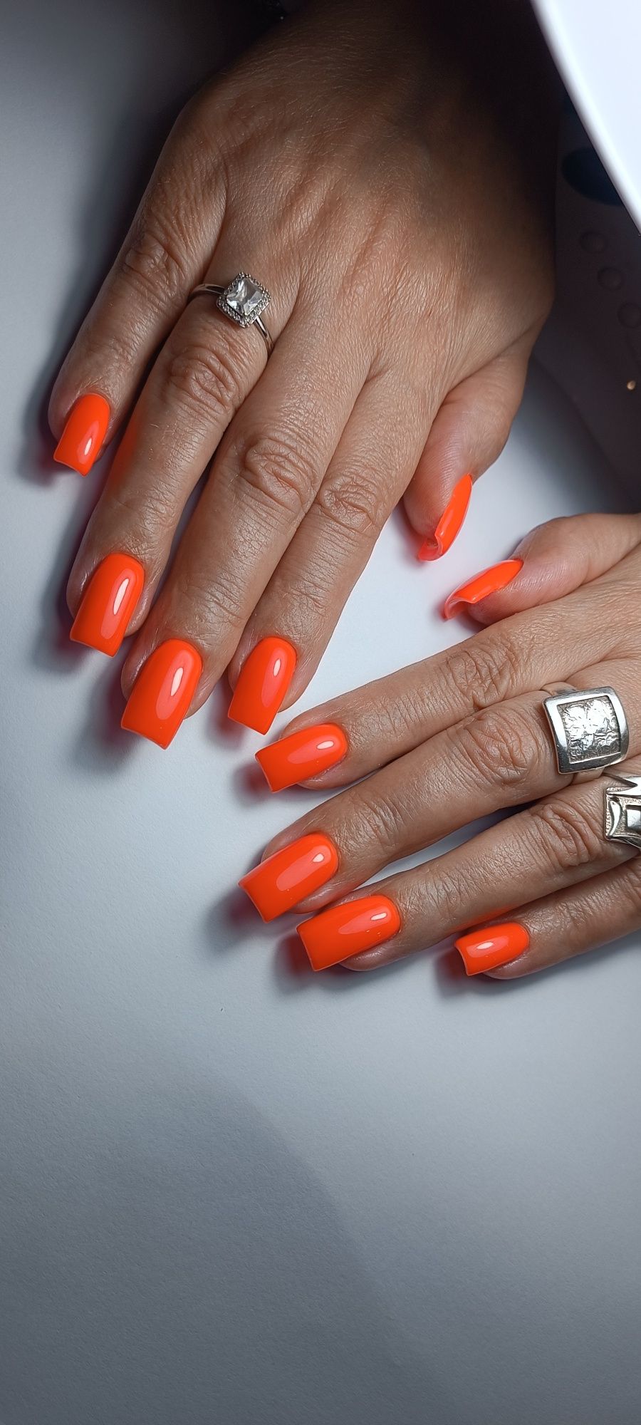 Manicure hybrydowy - żel, pedicure, henna brwi, regulacja