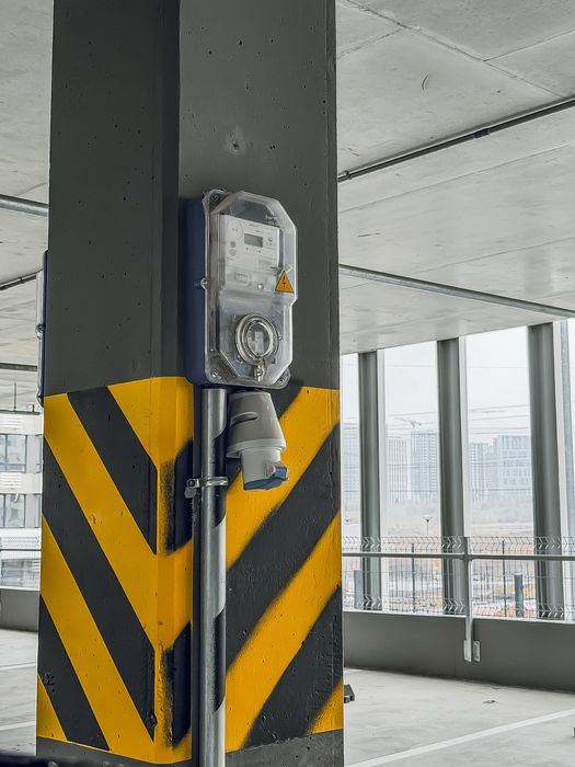 Паркінг продаж Варшавський 3