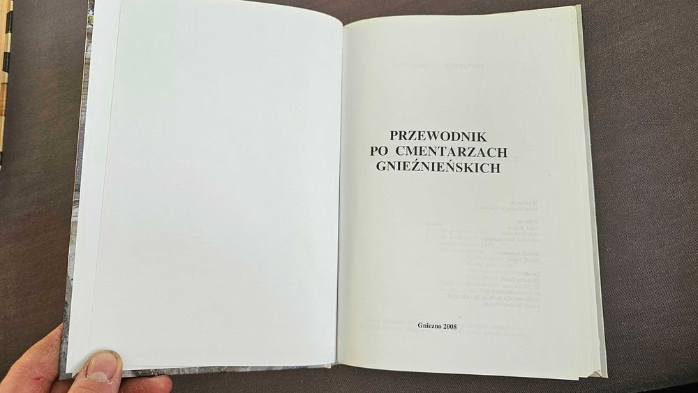 Przewodnik po cmentarzach gnieźnieńskich. 2008r.